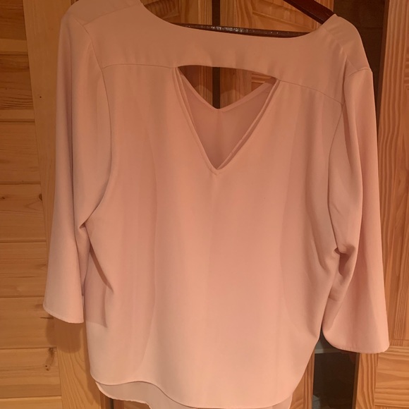 Blush blouse - Picture 2 of 3